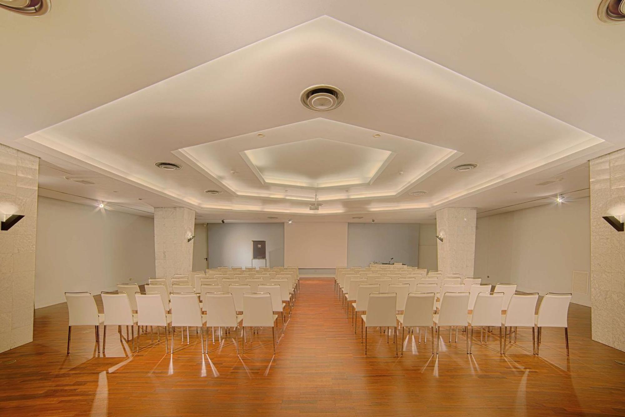 Hotel Nh Centro 4*